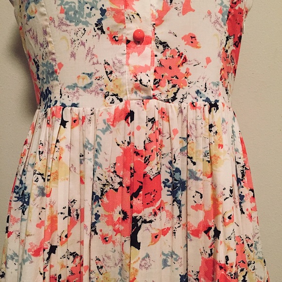 Plastic Island Daytime Floral Dress - Picture 9 of 16